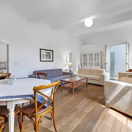 Quadrilocale Camelot Apartment Finale Ligure