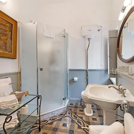 Quadrilocale Camelot Finale Ligure