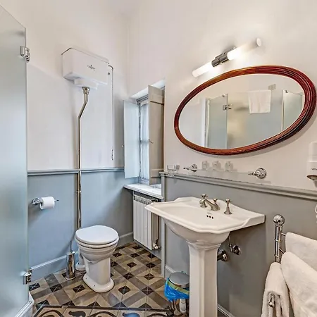 Apartment Quadrilocale Camelot *